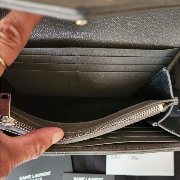 Sold Ysl Portefeuille Famme (174Y7) Mo
Grey Metallasse Flap Wallet. - Picture 8 of 16